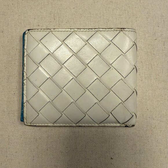 Bottega Veneta Intrecciato Bi-Fold Wallet with Contrasted Interior - Picture 2 of 8